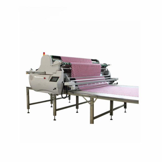 Knitted and woven automatic fabric spreading machine